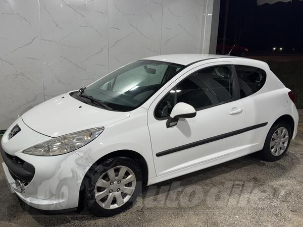 Peugeot - 207