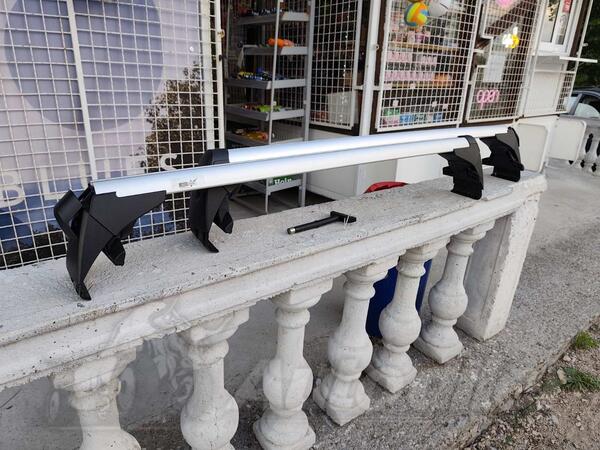 Krovni nosači, koferi, šatori i galerije