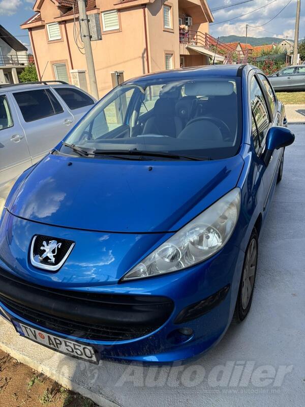 Peugeot - 207 - 1.4 benzin
