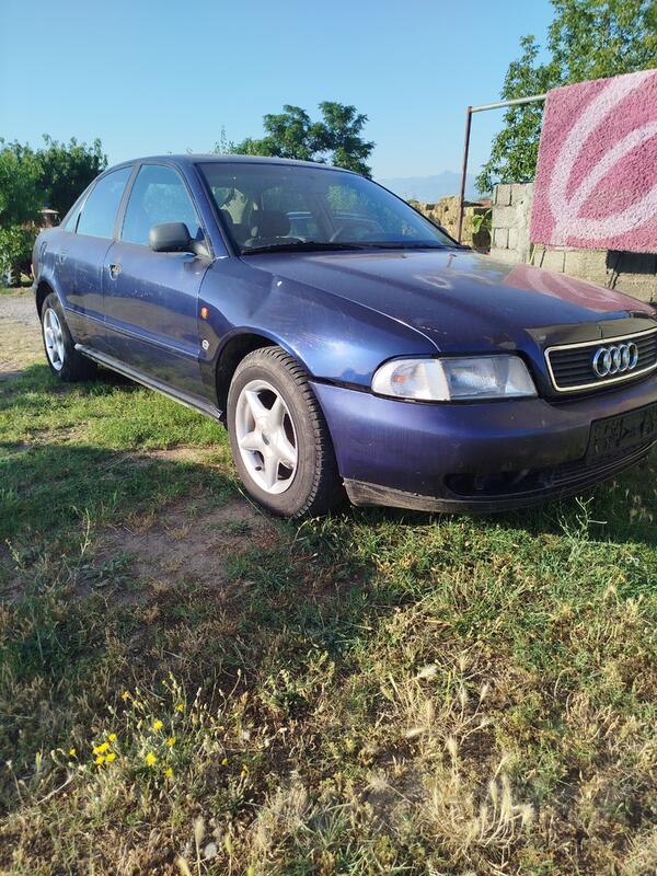 Audi - A4 - 1.6 plin