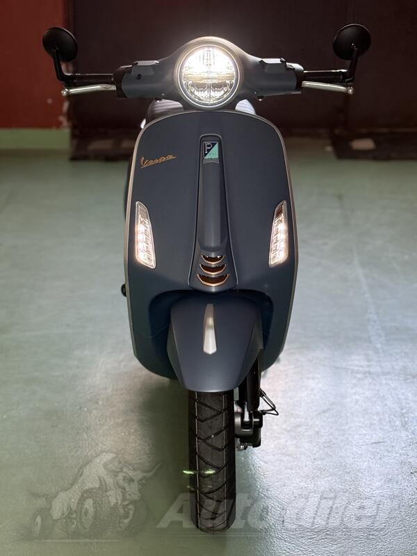 Piaggio - Piaggio Vespa Primavera-Officiana 8 150
