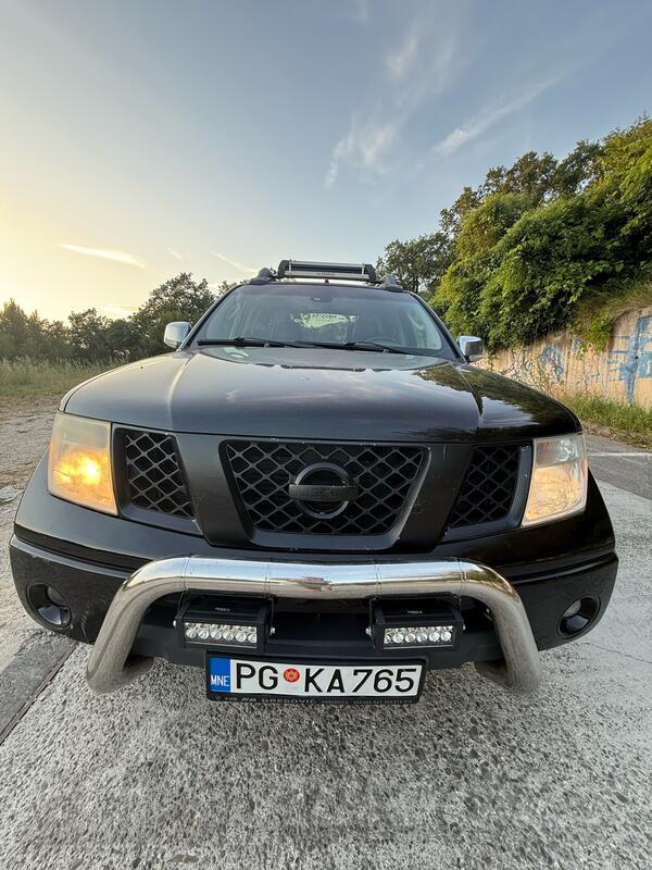 Nissan - Navara - 2,5