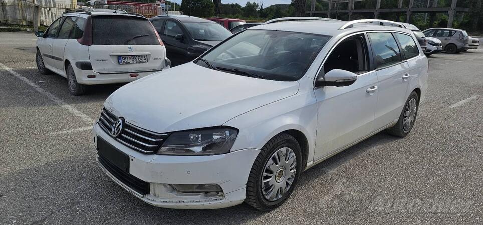 Volkswagen - Passat - 1.6 Tdi 77