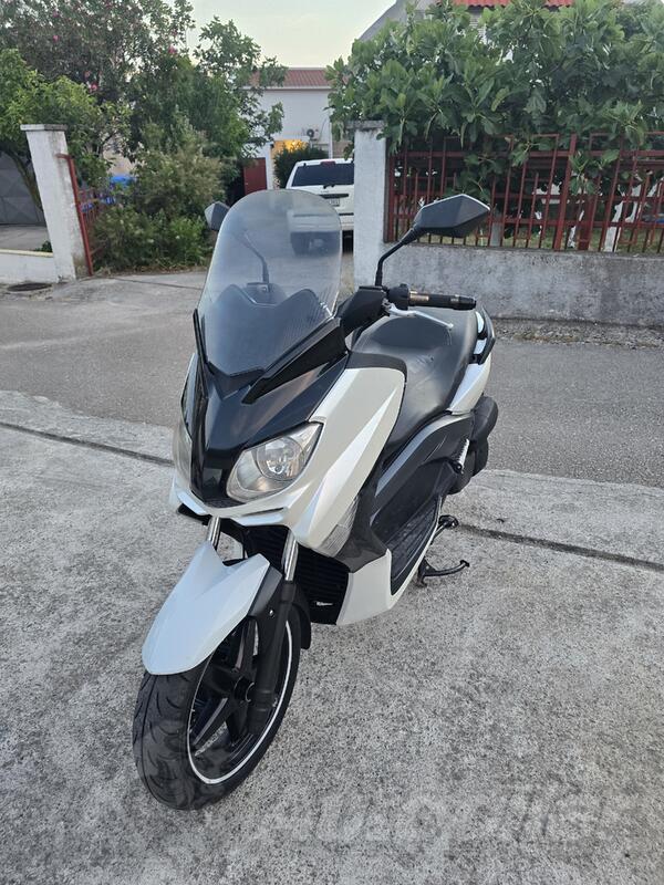 Yamaha - x max