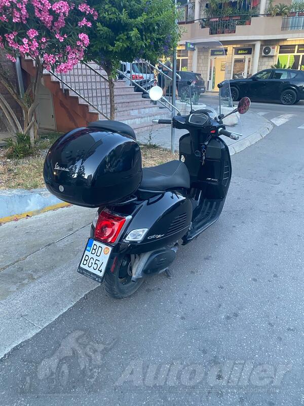 Piaggio - vespa