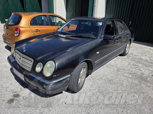 Mercedes Benz - E 200 - 2.0 Benz