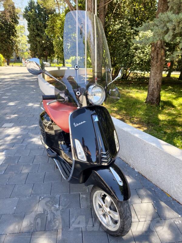 Piaggio - Vespa