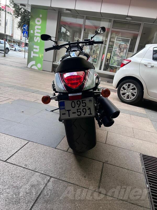 Suzuki - Intruder