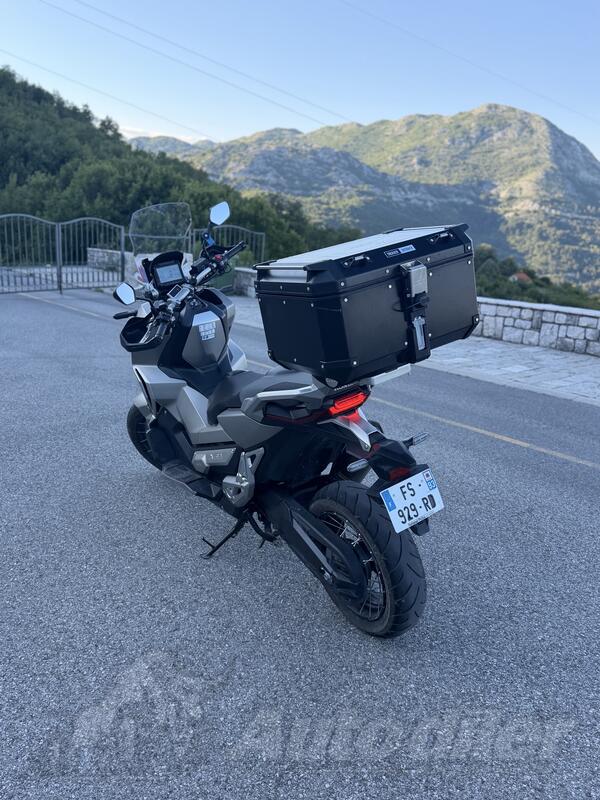 Honda - Adv 750