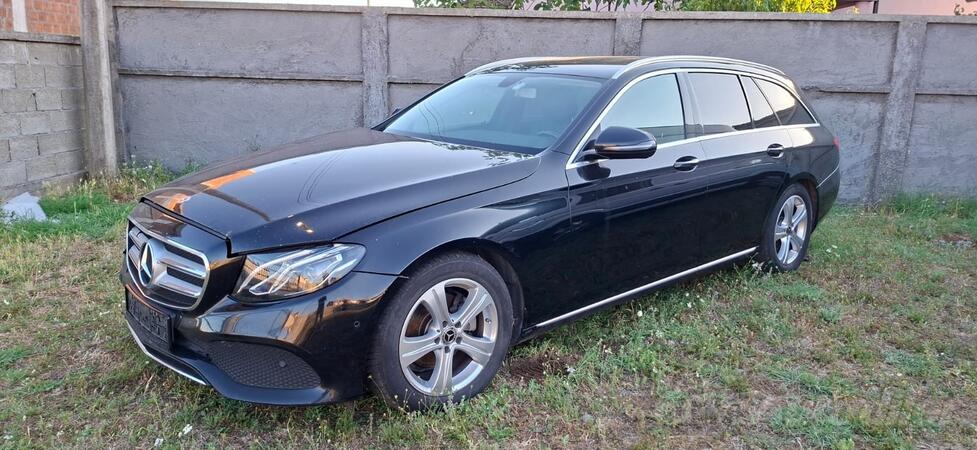 Mercedes Benz - E 220
