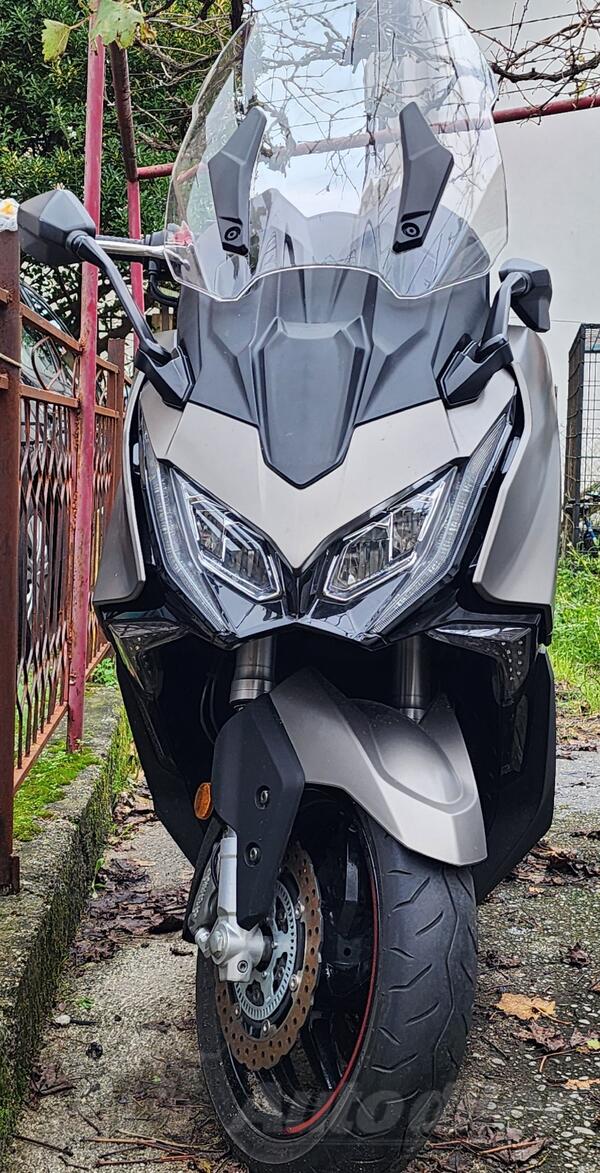 Kymco - premium 550