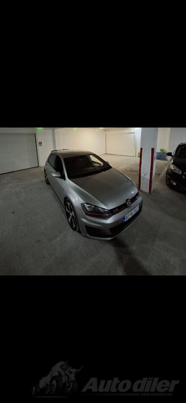 Volkswagen - Golf GTI - GTI