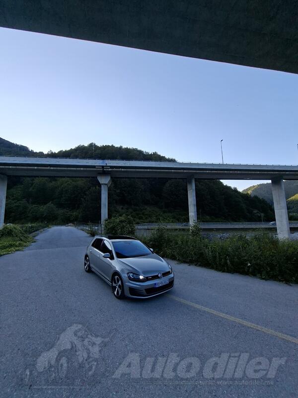 Volkswagen - Golf GTI - GTI