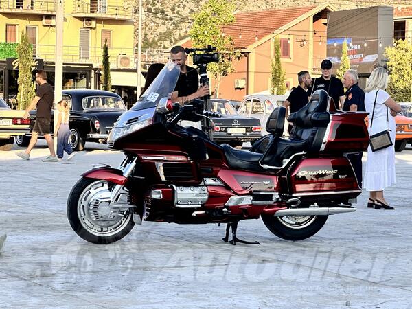 Honda - gold wing 1500