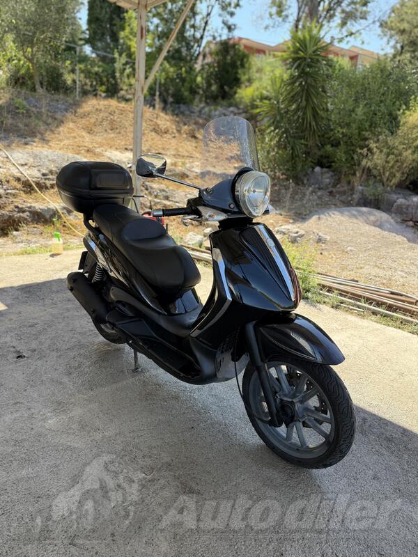 Piaggio - 250