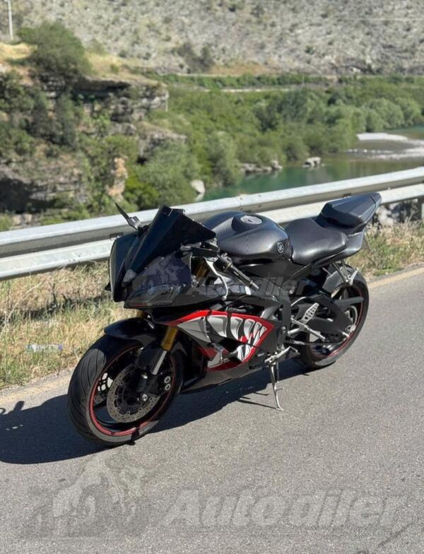 Yamaha - R6