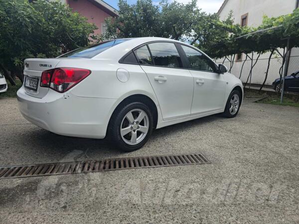 Chevrolet - Cruze - 1.6