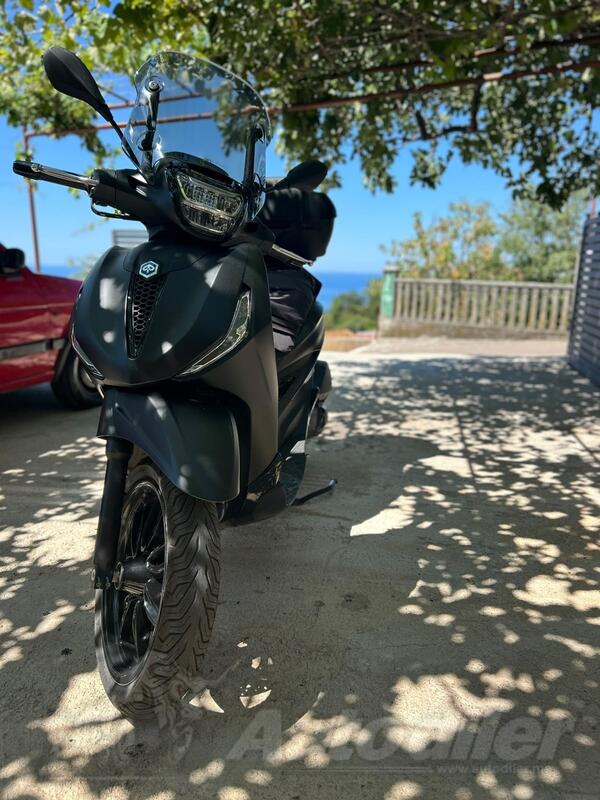 Piaggio - Beverly 300