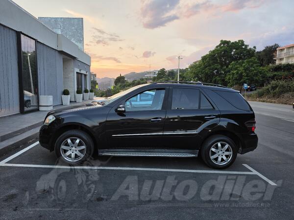 Mercedes Benz - ML 320 - 320