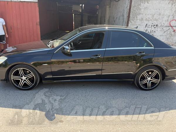 Mercedes Benz - E 250 - 2.5