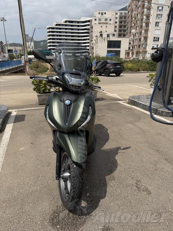 Piaggio - Bevery 300