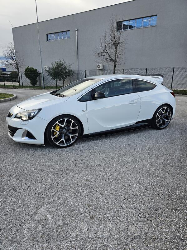 Opel - Astra - 2.0 OPC