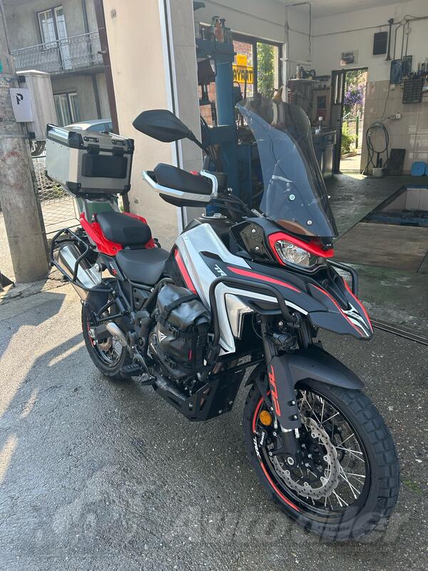 Benelli - 702x