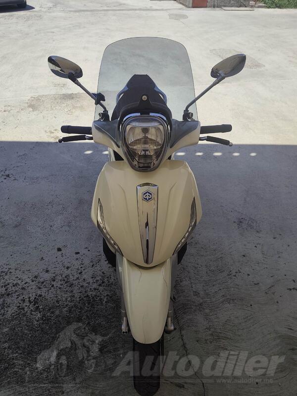 Piaggio - Beverly 300