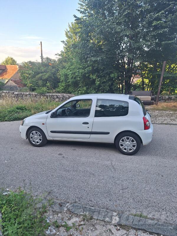 Renault - Clio - 1.5 dci