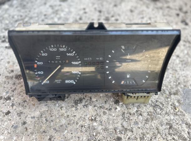 Instrument tabla za Automobile - Volkswagen - Golf 2    - 1990