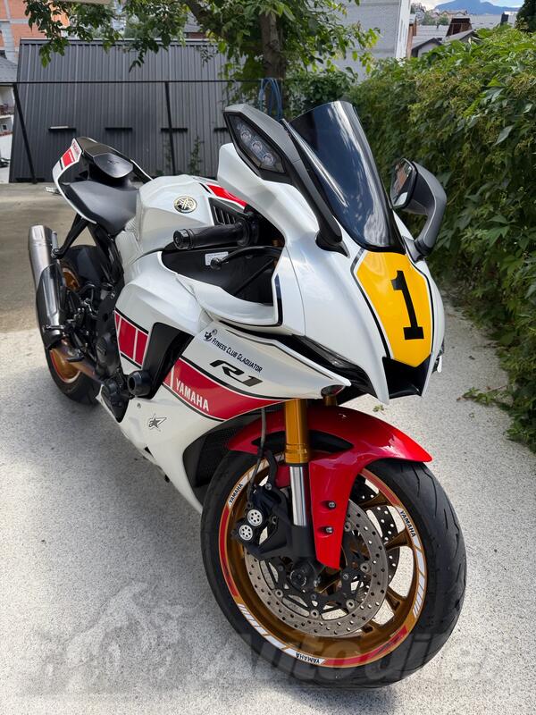 Yamaha - R1