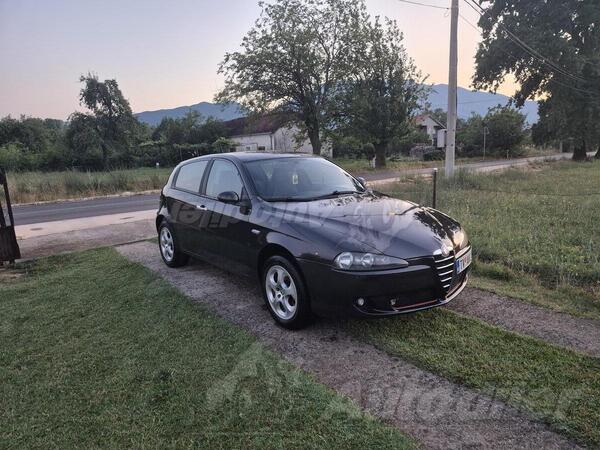 Alfa Romeo - 147 - 1.9