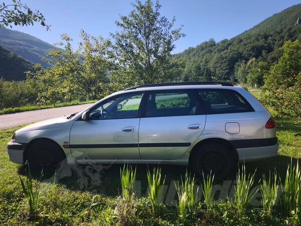 Toyota - Avensis - 2.0