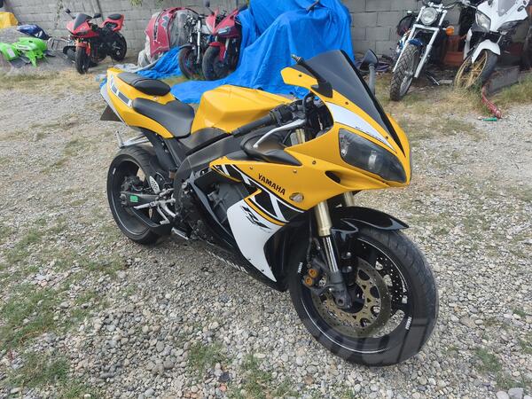 Yamaha - yzf r1