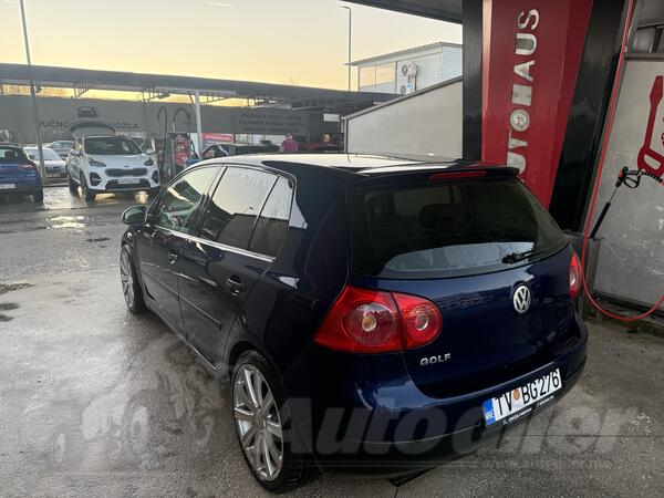 Volkswagen - Golf 5 - 1.4 16V