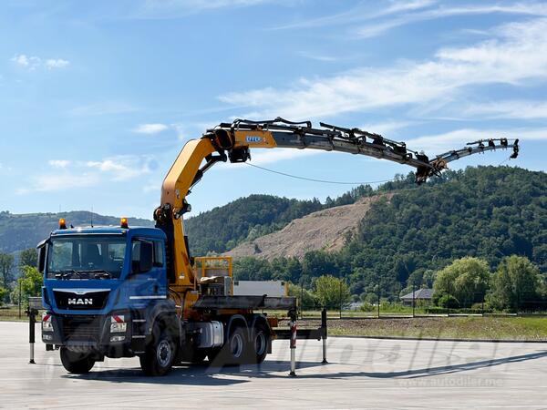 MAN - TGS 26.440 / Tegljač + Dizalica / Daljinsko Upravljanje / 6x6 / Kamion sa Platformom / LUS-...