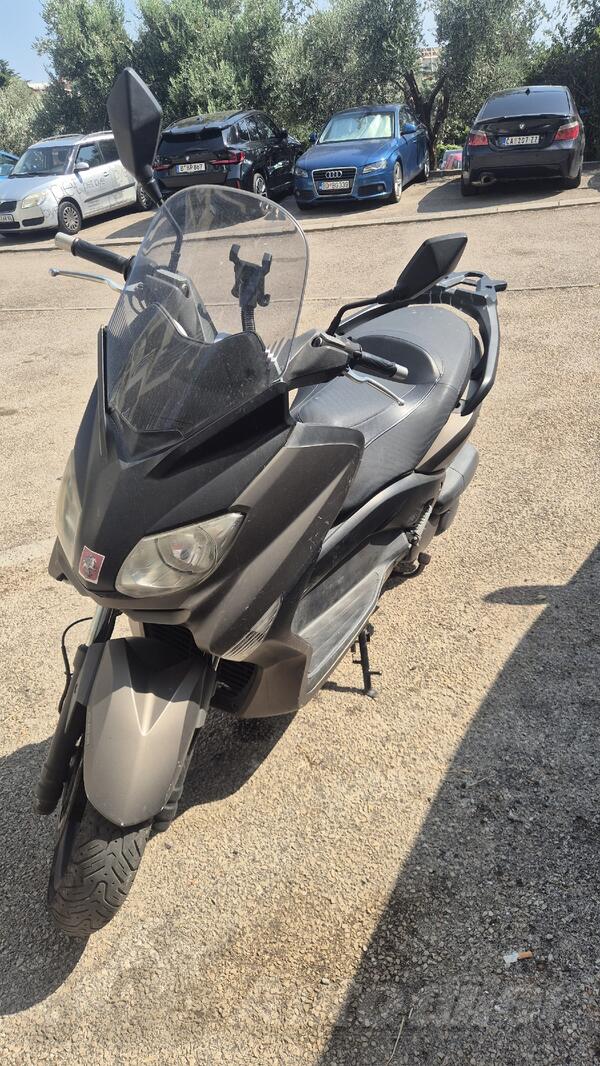 Yamaha - X Max
