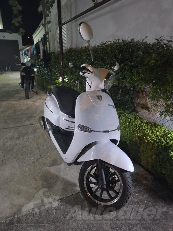 Znen - Vespa Cruise 125