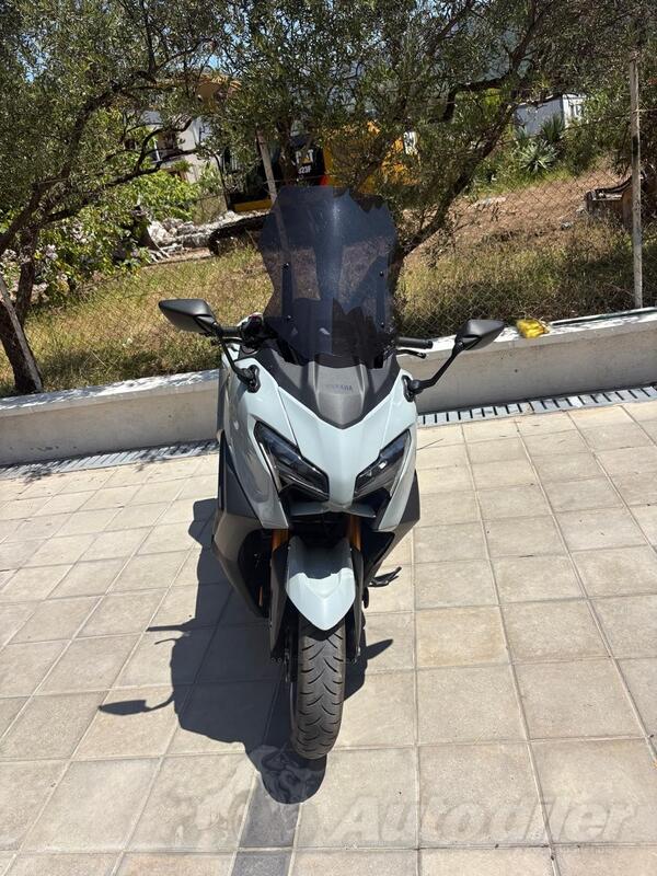 Yamaha - HP560 D T-Max