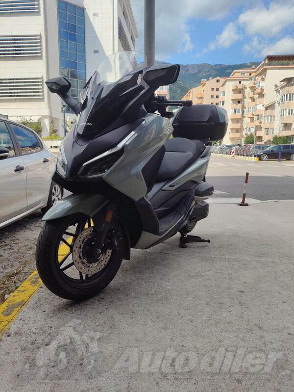 Honda - Forza 350