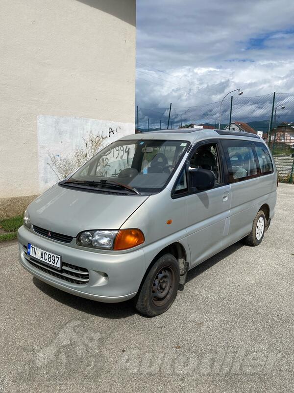 Mitsubishi - Space Gear - 2400
