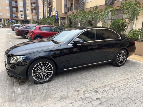 Mercedes Benz - E 220 - 4 matic