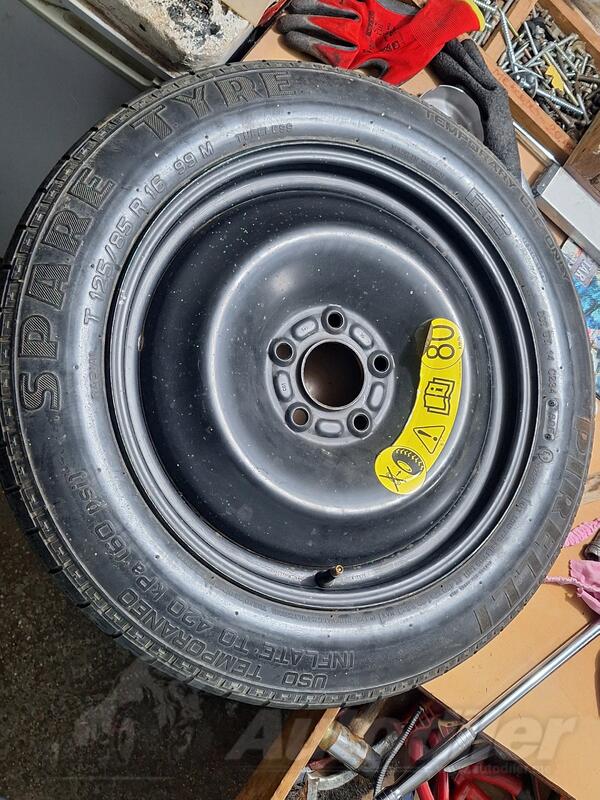 Fabričke felne i Pirelli gume