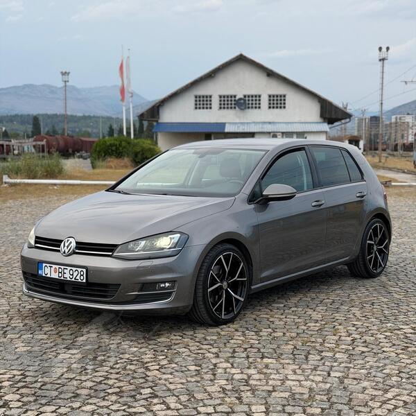 Volkswagen - Golf 7 - Highline 2.0TDI DSG