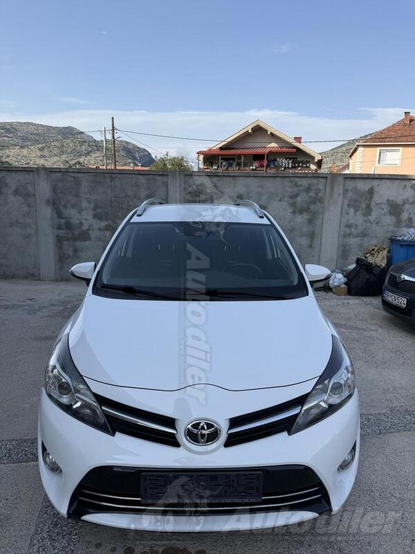Toyota - Verso - 1.6