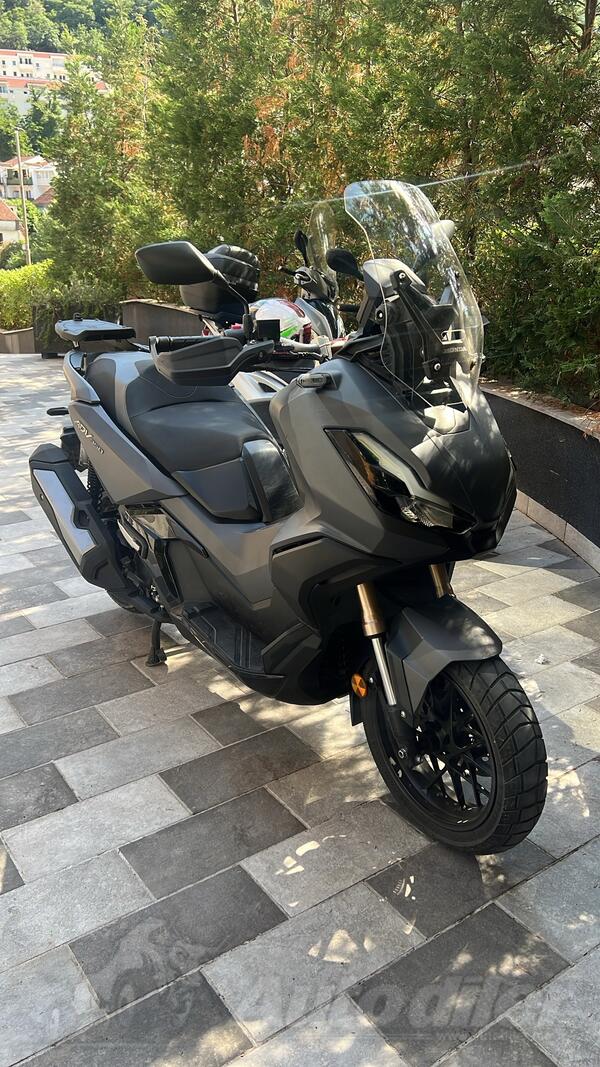 Honda - adv 350