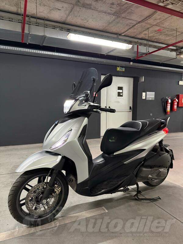 Piaggio - Beverly 300