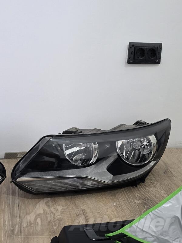 Oba fara za Volkswagen - Tiguan    - 2011