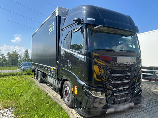 Iveco - S-Way 580 / Novi / kamion sa kliznom zavesom (cerada) / 2026 / sa prikolicom sa kliznom z...