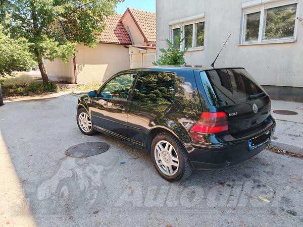 Volkswagen - Golf 4 - 1.6 benz 16V